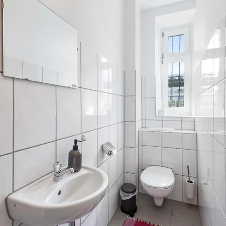 Stylische Altbauwohnung Am Μπρέγκενζ